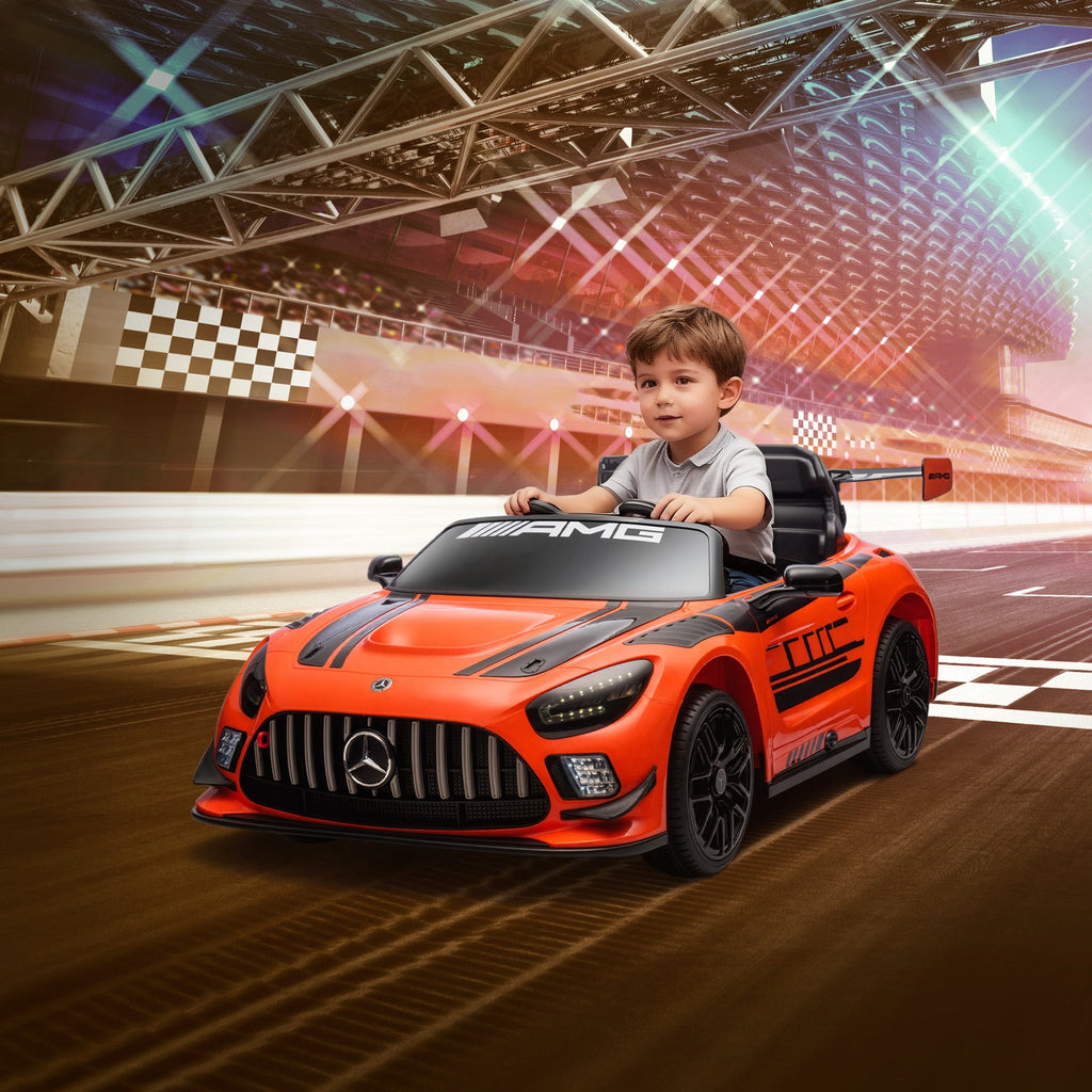 Bambino alla guida della Mercedes-AMG GT3 EVO